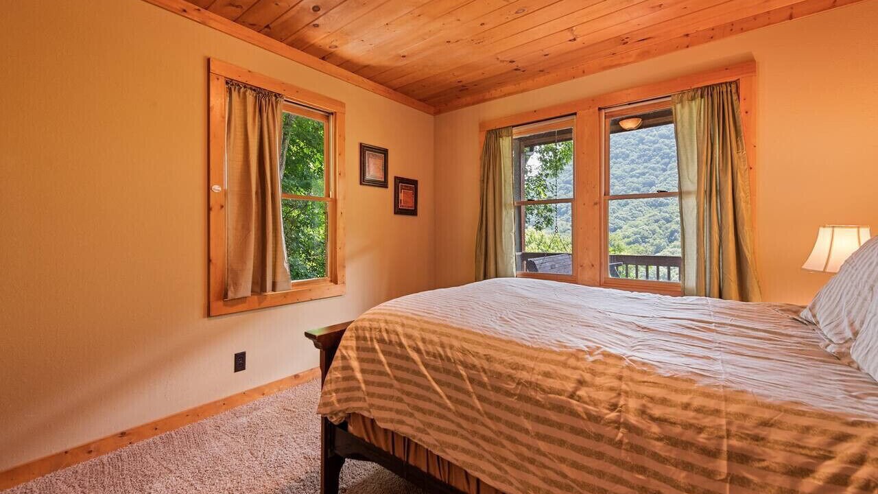 Photo of Bedroom in Maggie Valley