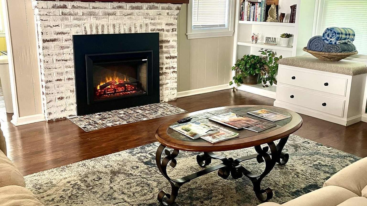 Photo of Livingroom in Cajah's Mountain