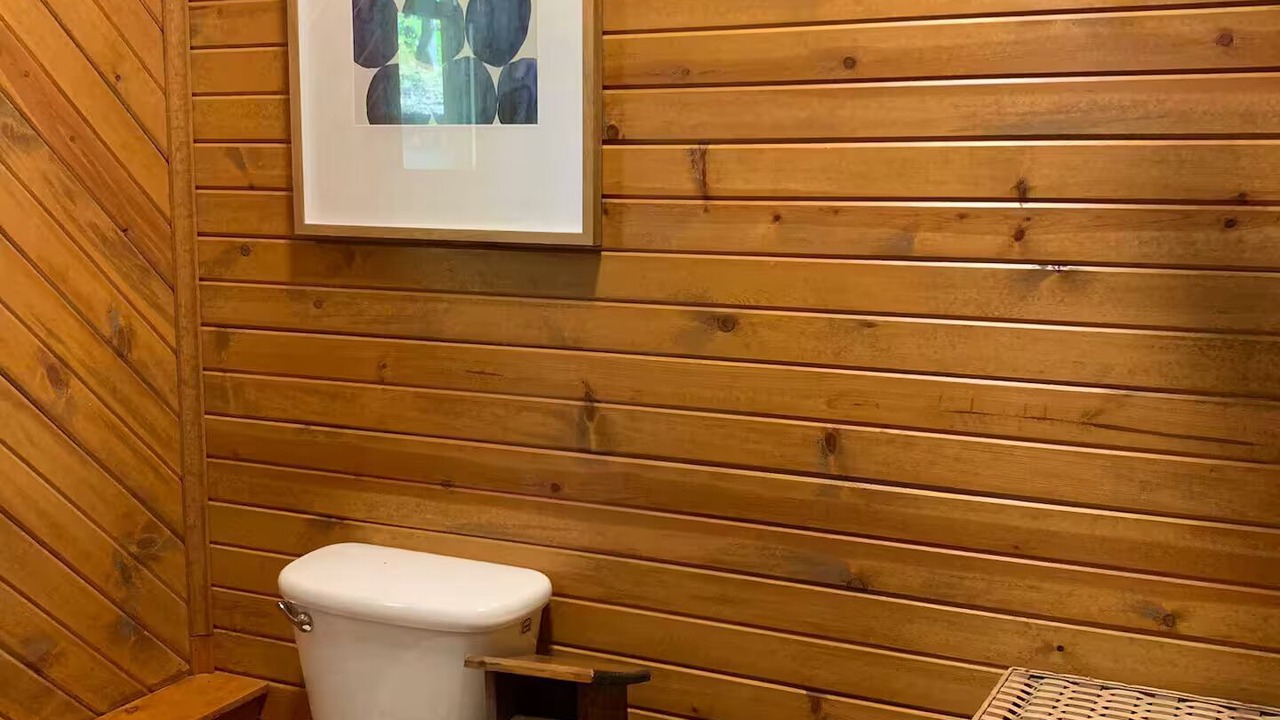 Photo of Bathroom in Carpenter
