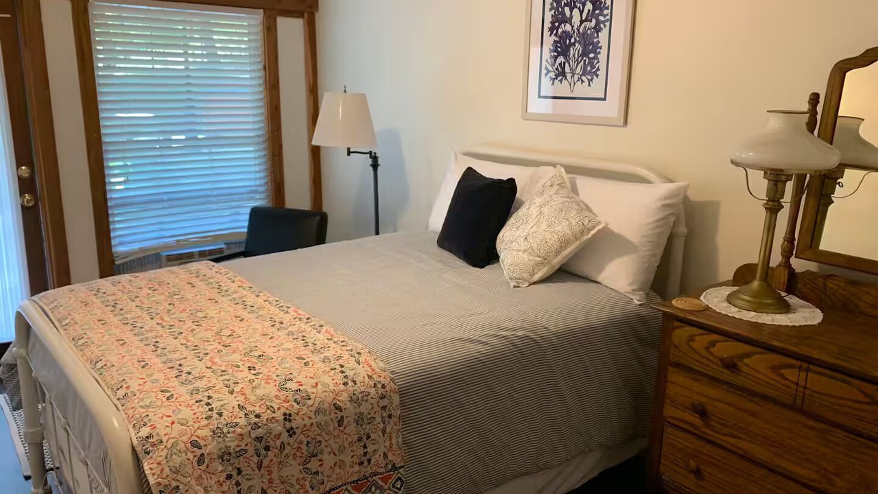 Photo of Bedroom in Carpenter