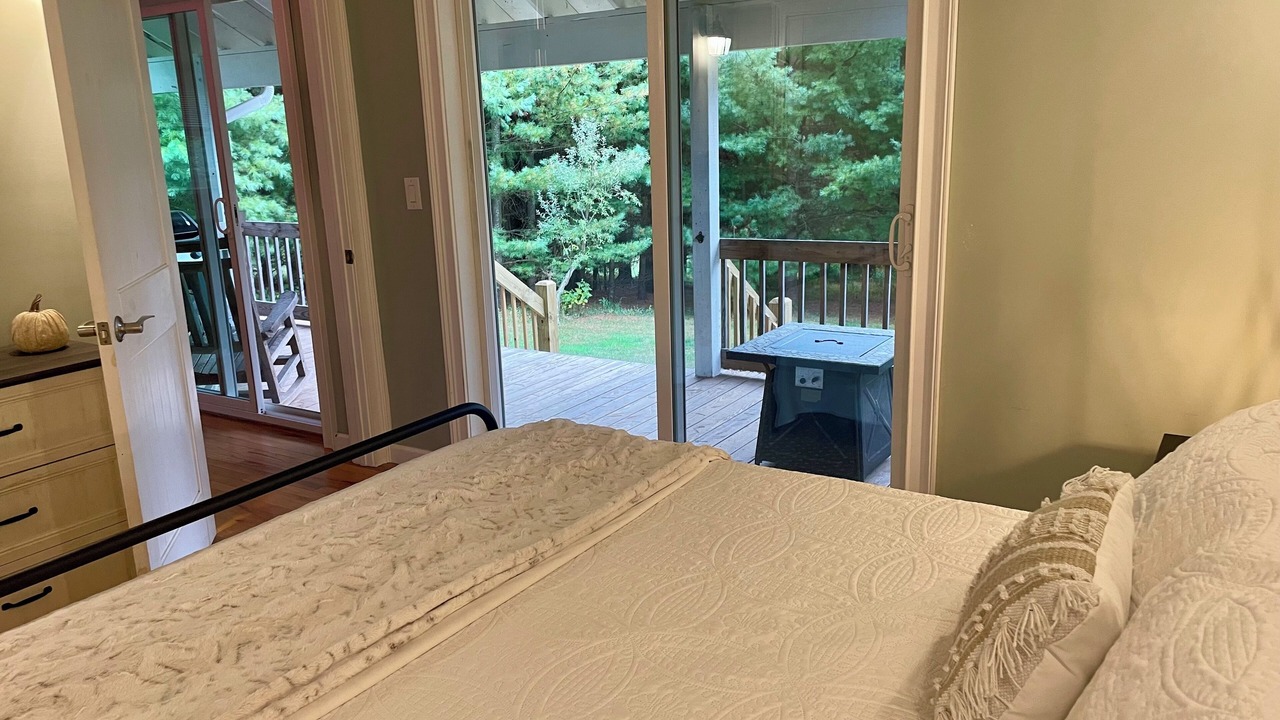 Photo of Bedroom in Glade Valley