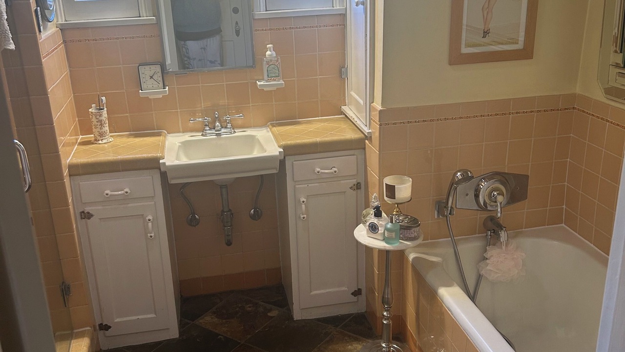 Photo of Bathroom in Adams Hill