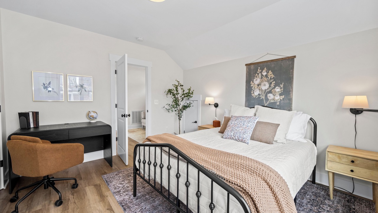 Photo of Bedroom in Swannanoa