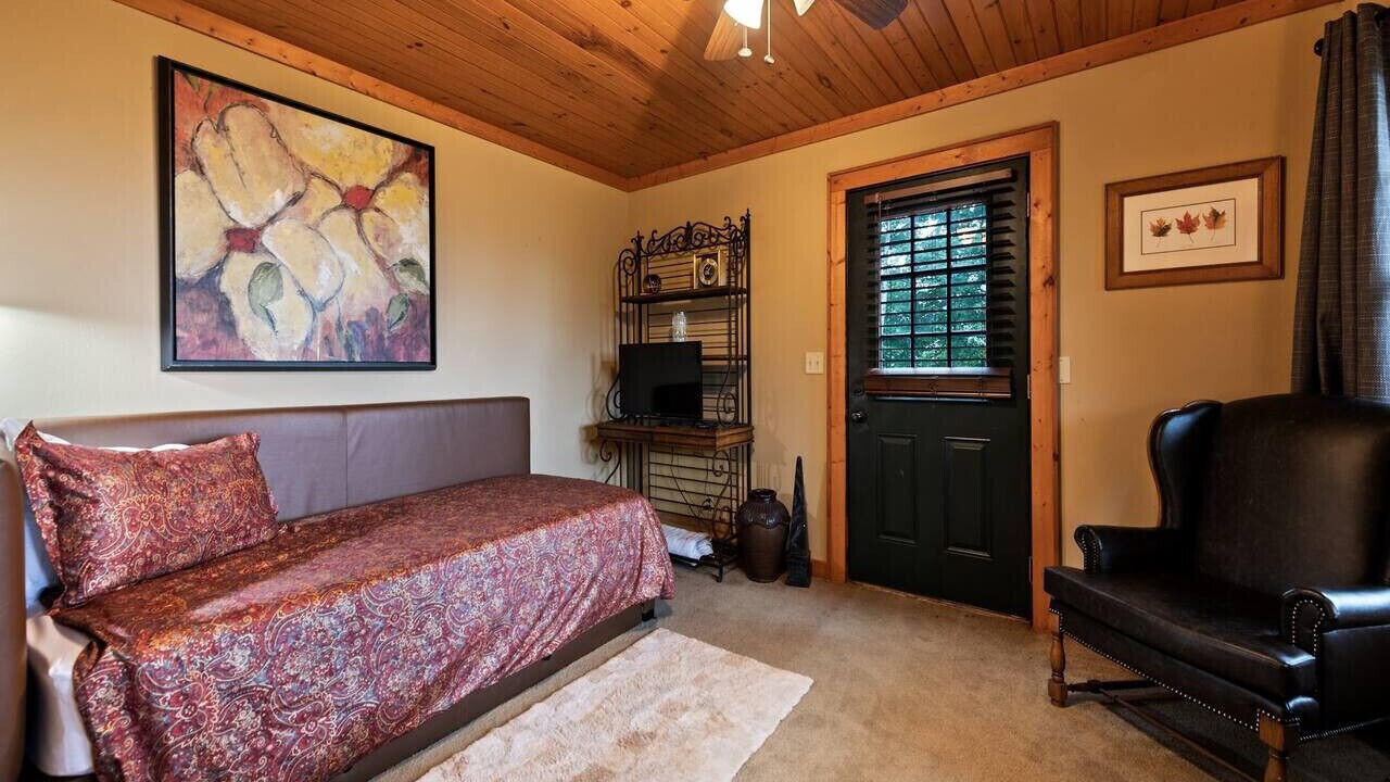 Photo of Livingroom in Maggie Valley