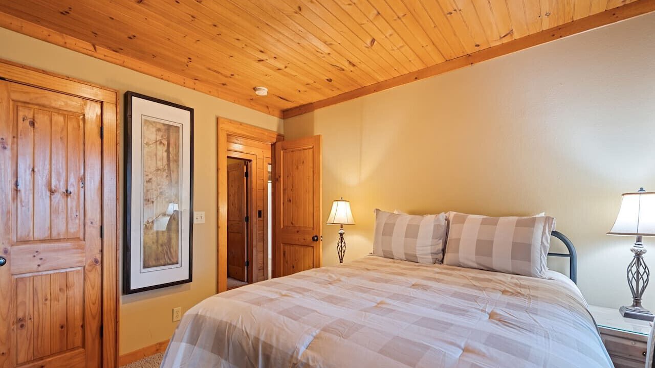 Photo of Bedroom in Maggie Valley
