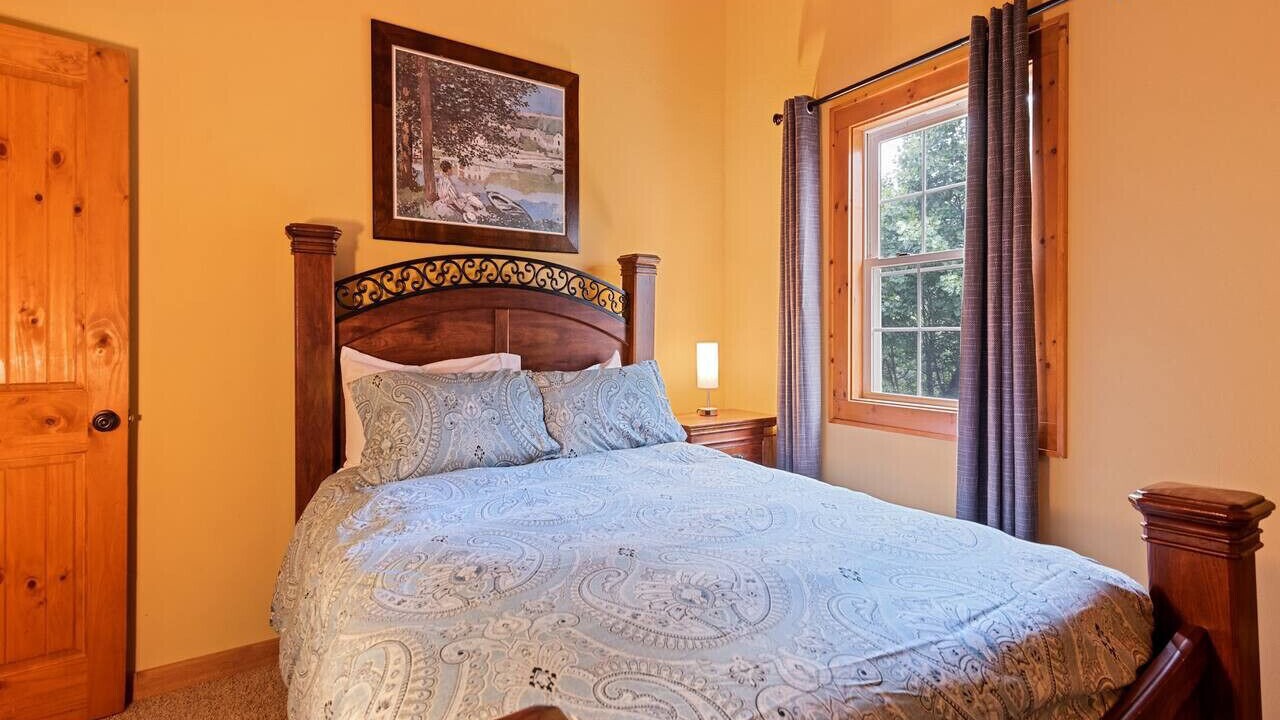 Photo of Bedroom in Maggie Valley