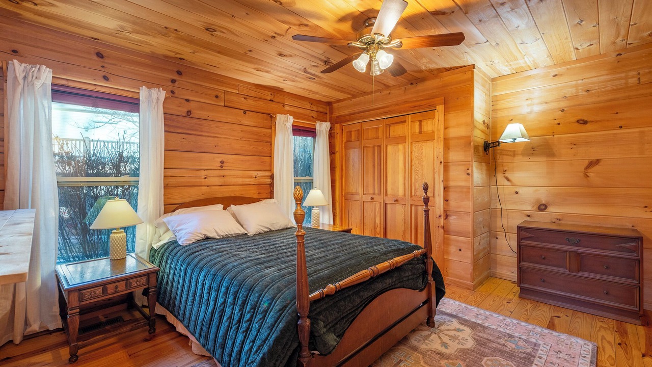 Photo of Bedroom in Black Mountain
