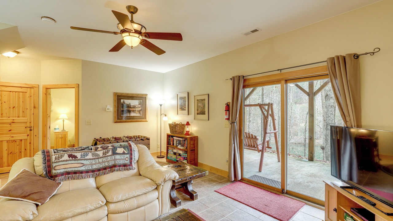 Photo of Livingroom in Hidden Lake