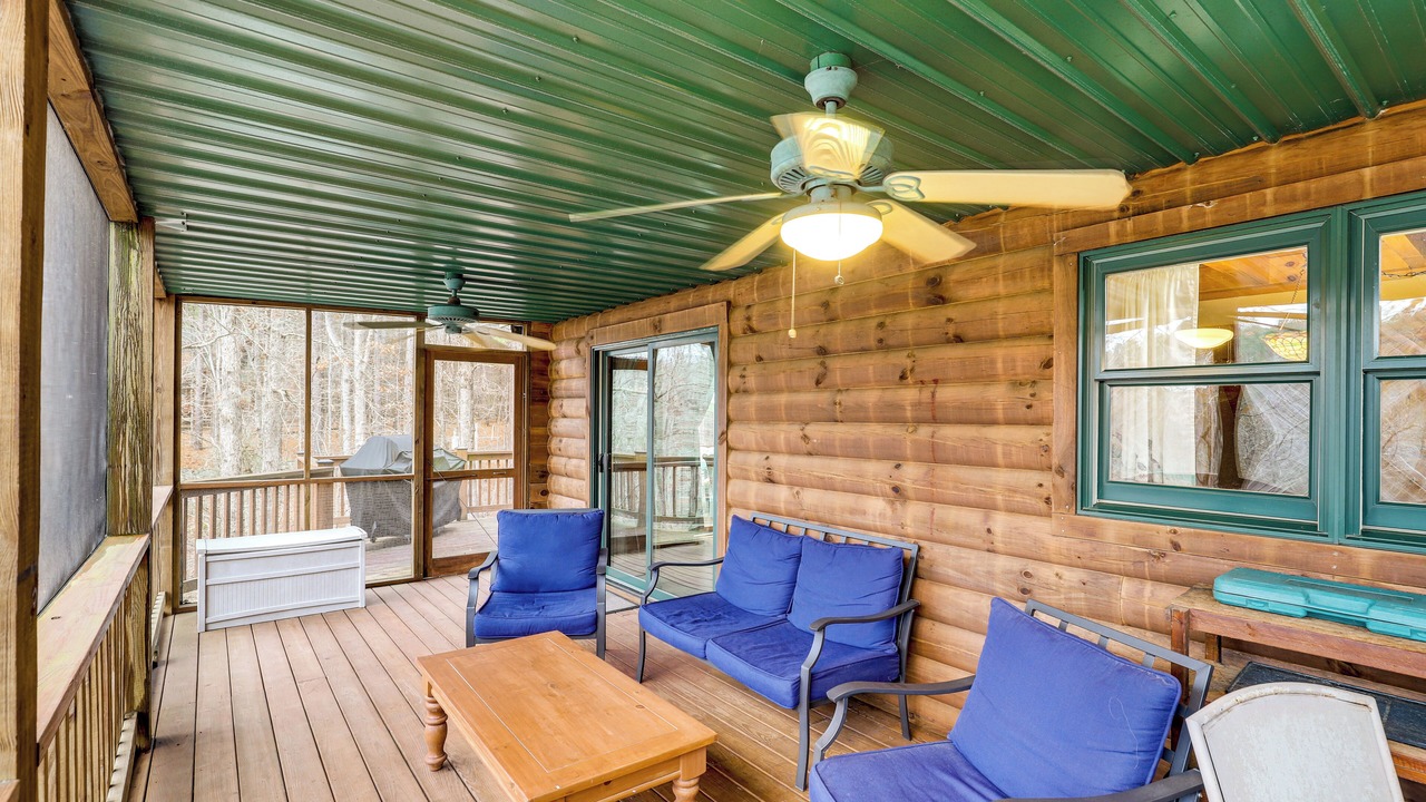 Photo of Patio Balcony in Hidden Lake