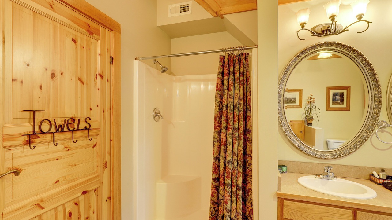 Photo of Bathroom in Hidden Lake