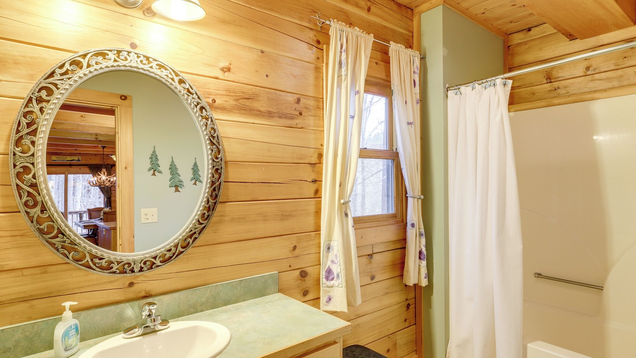 Photo of Bathroom in Hidden Lake