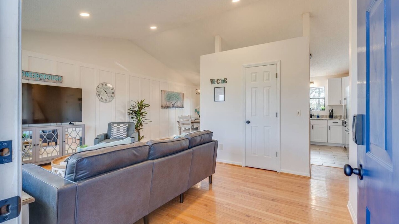 Photo of Livingroom in Jonesborough