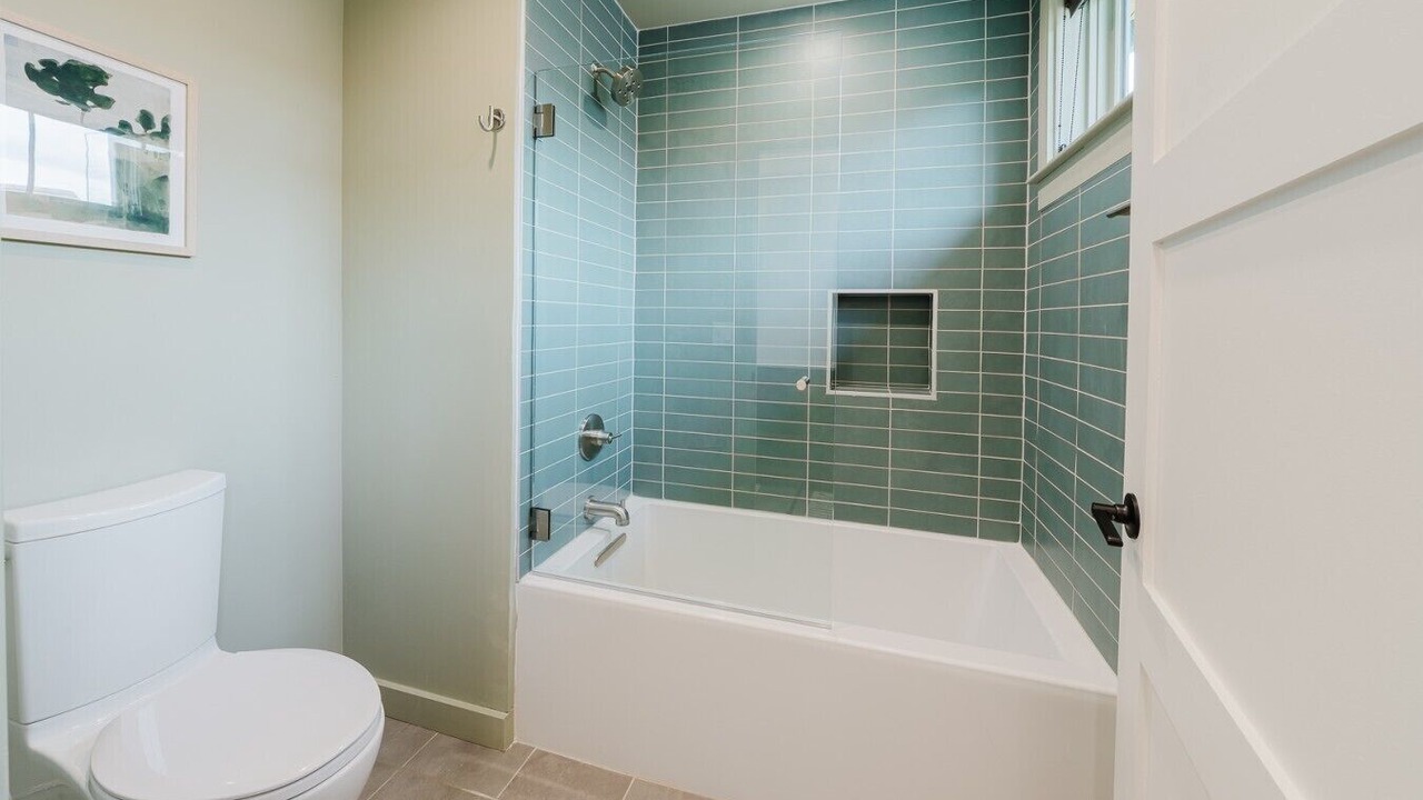 Photo of Bathroom in Old Fort