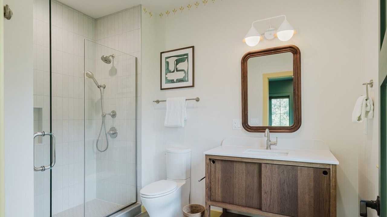 Photo of Bathroom in Old Fort