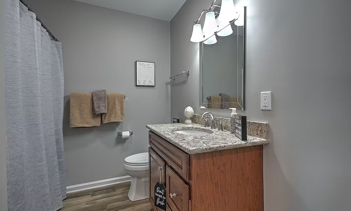 Photo of Bathroom in Oak Grove