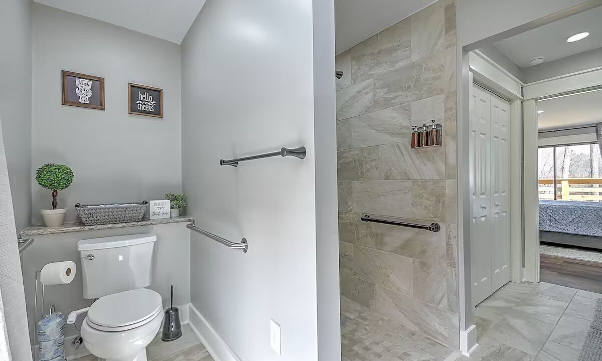 Photo of Bathroom in Oak Grove
