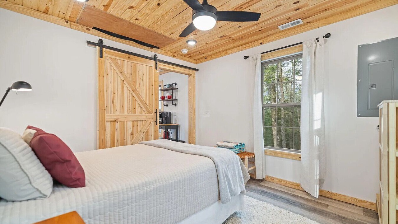 Photo of Bedroom in Rogers