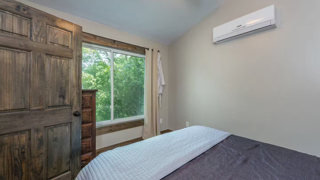 Photo of Bedroom in Woodfin