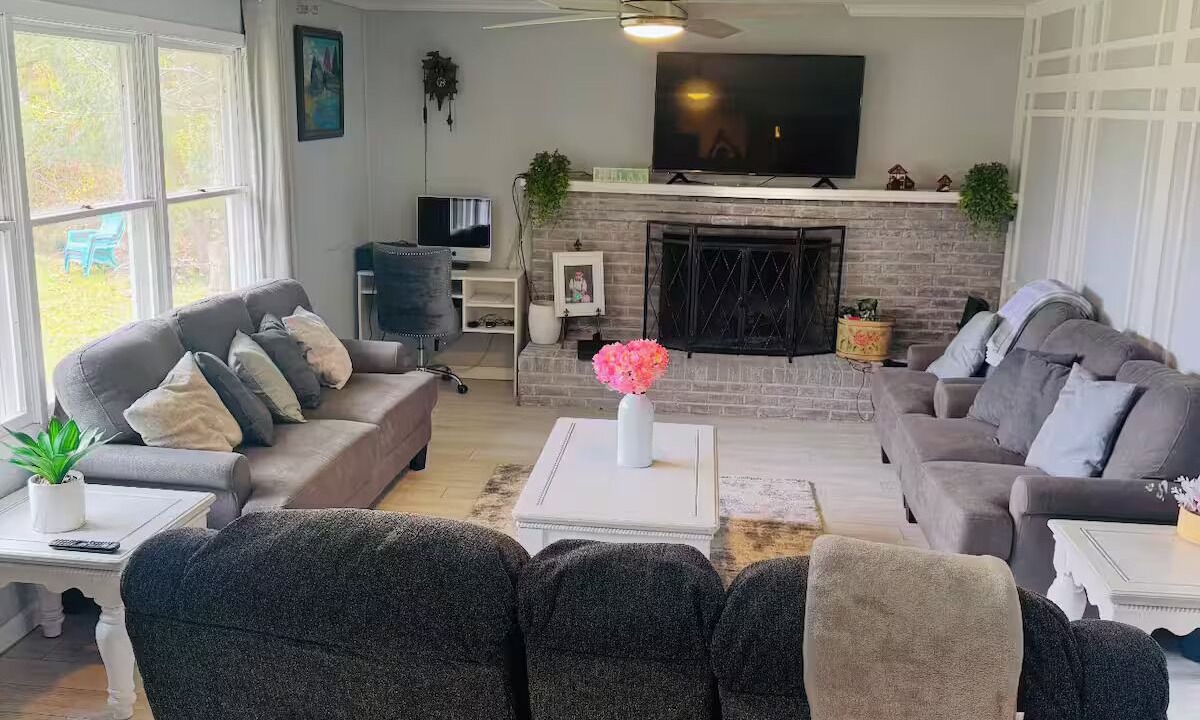 Photo of Livingroom in Spurgeon