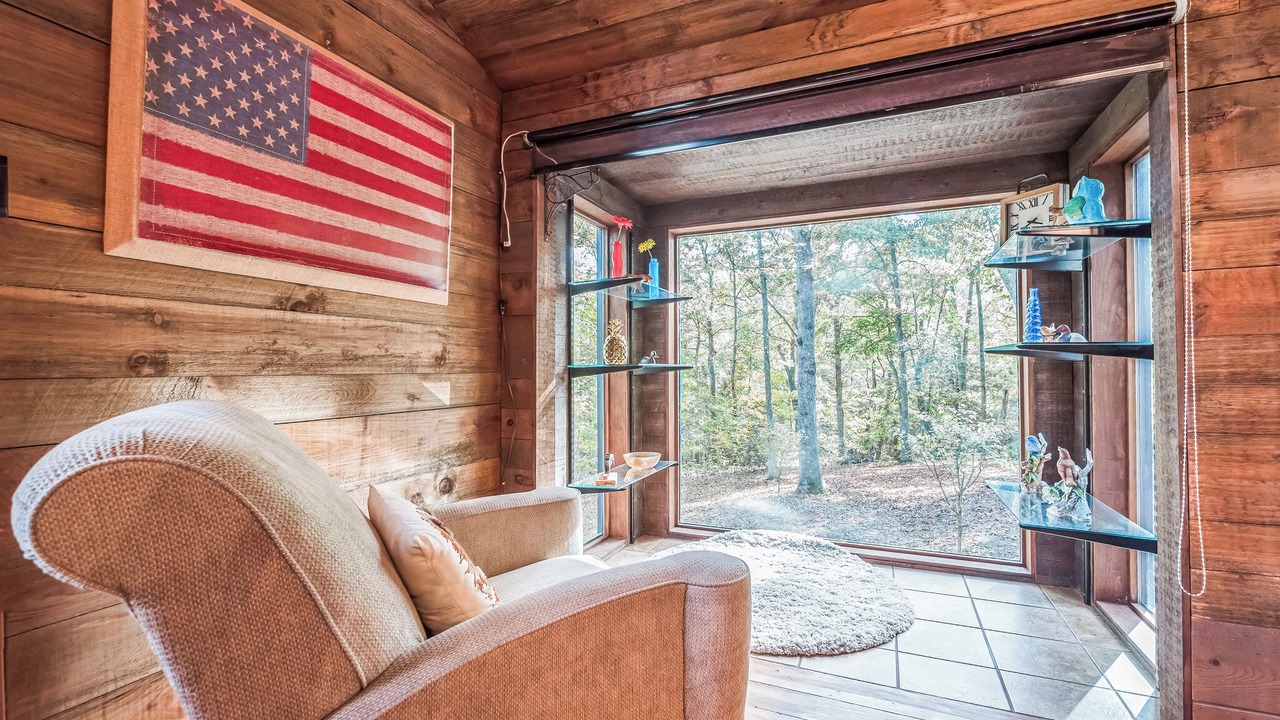 Photo of Livingroom in Hedgesville