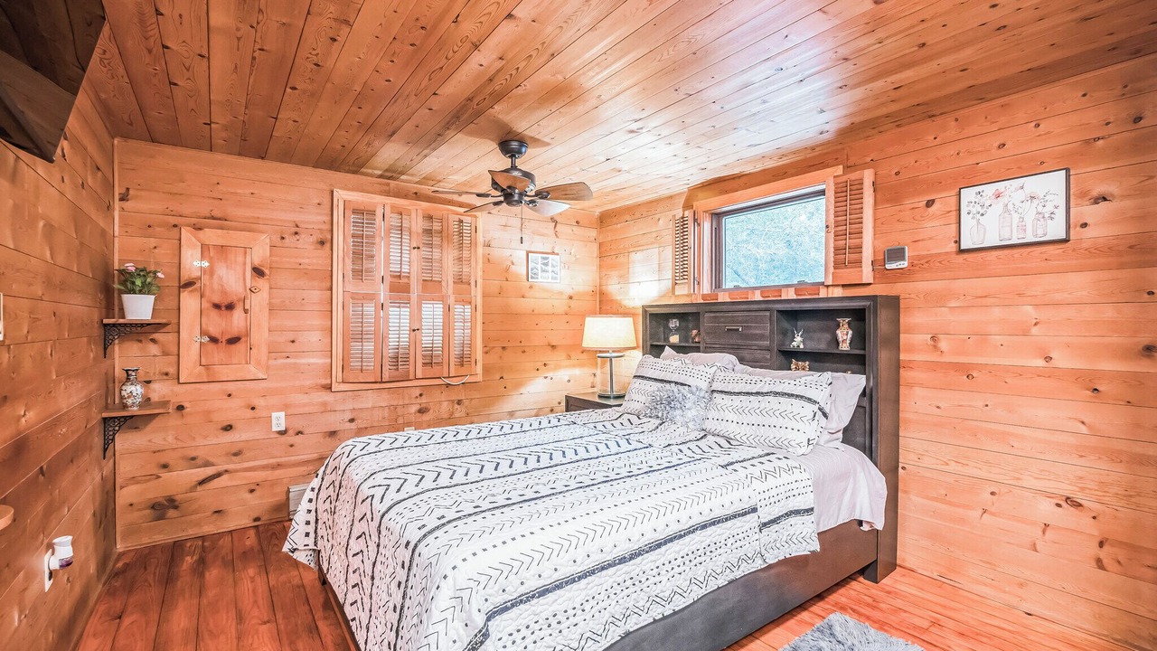 Photo of Bedroom in Hedgesville