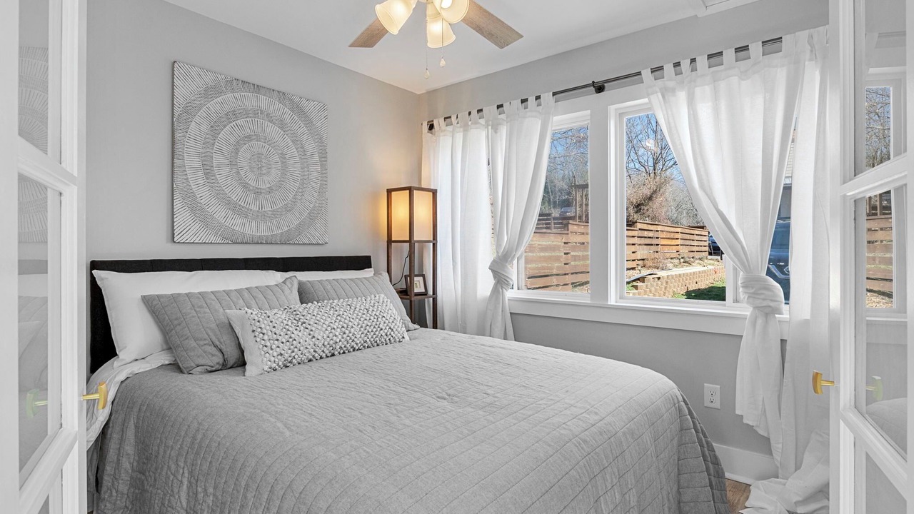 Photo of Bedroom in Woodfin