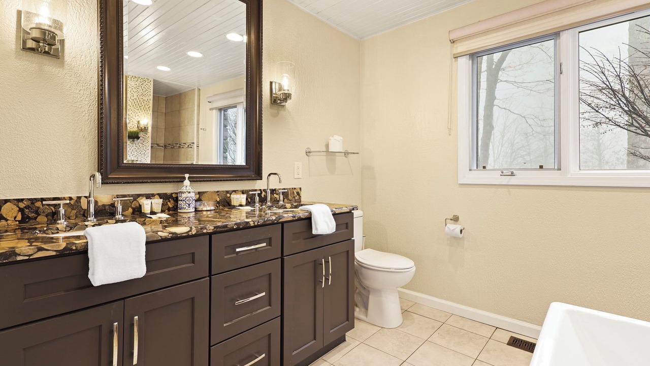 Photo of Bathroom in Seven Devils