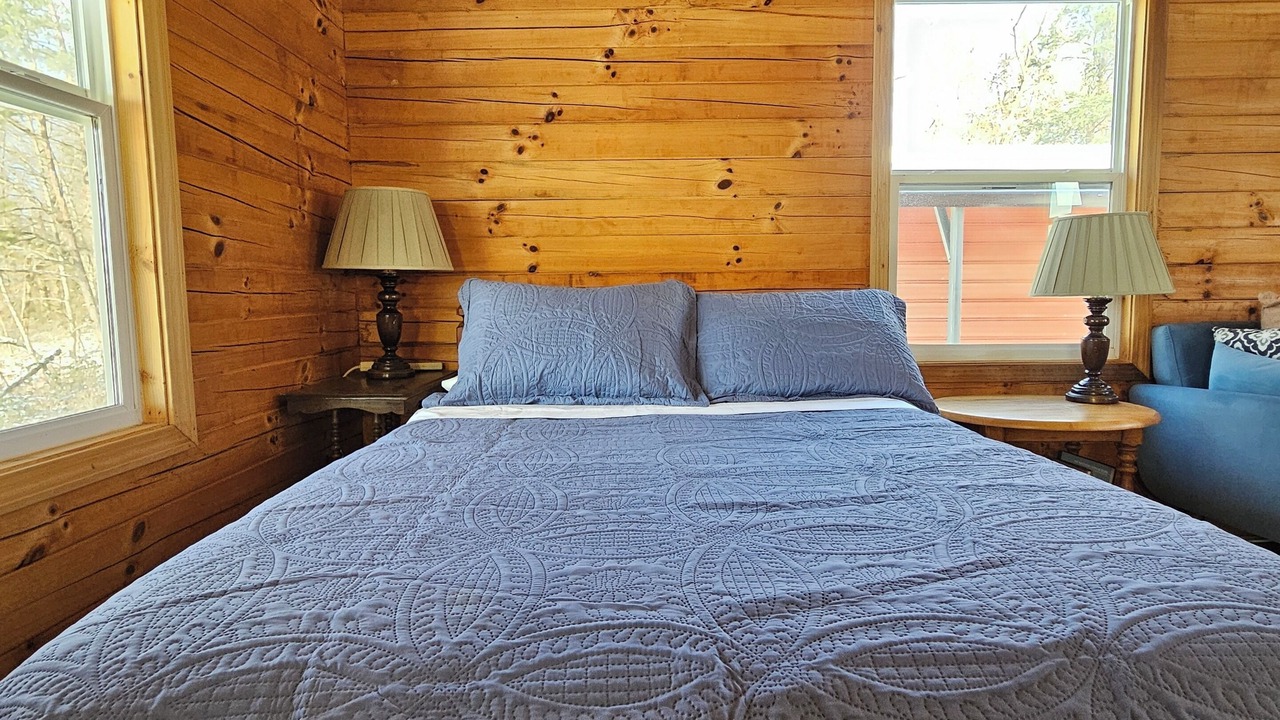 Photo of Bedroom in Frenchburg
