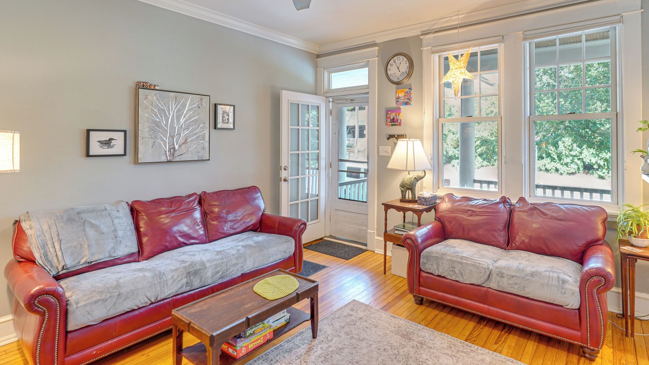 Photo of Livingroom in Downtown