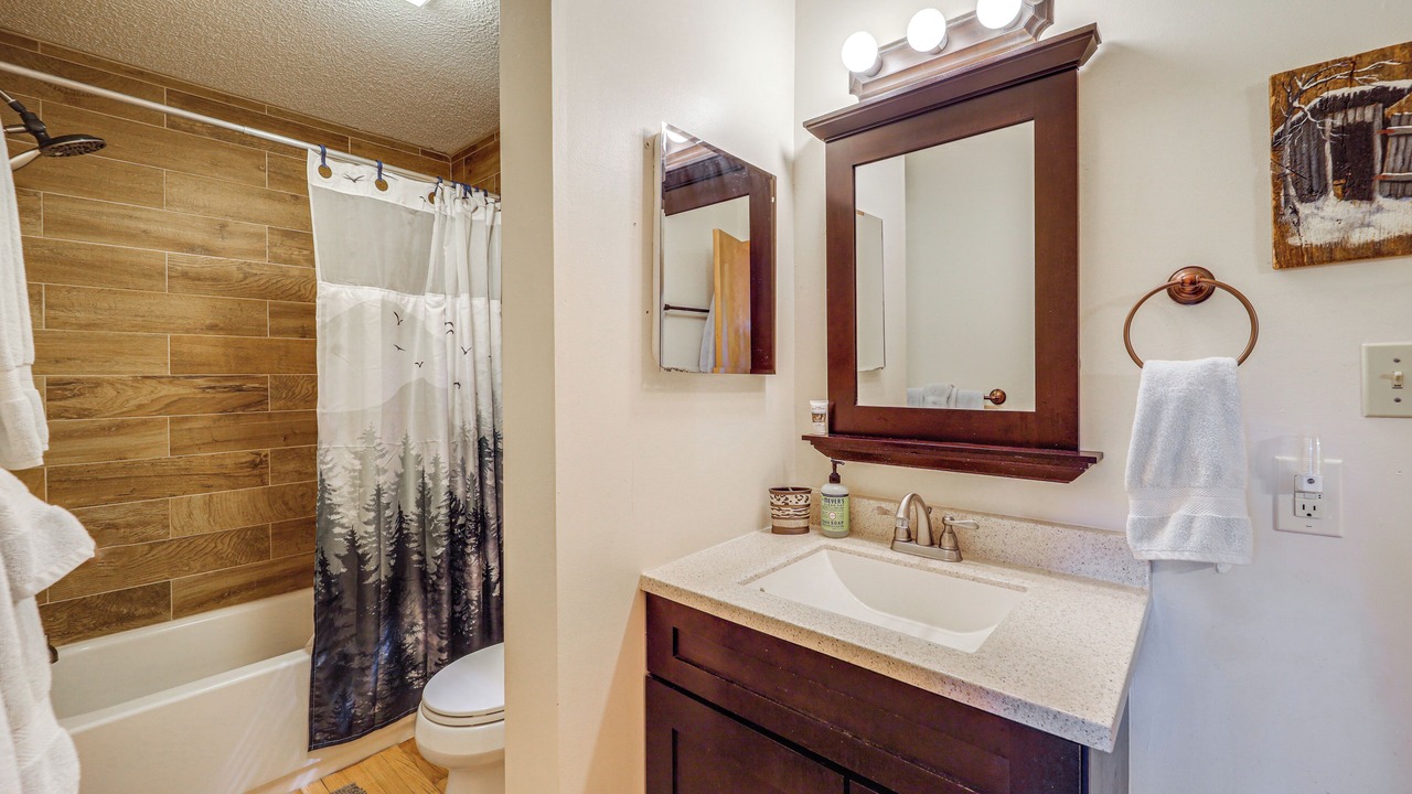 Photo of Bathroom in Newland