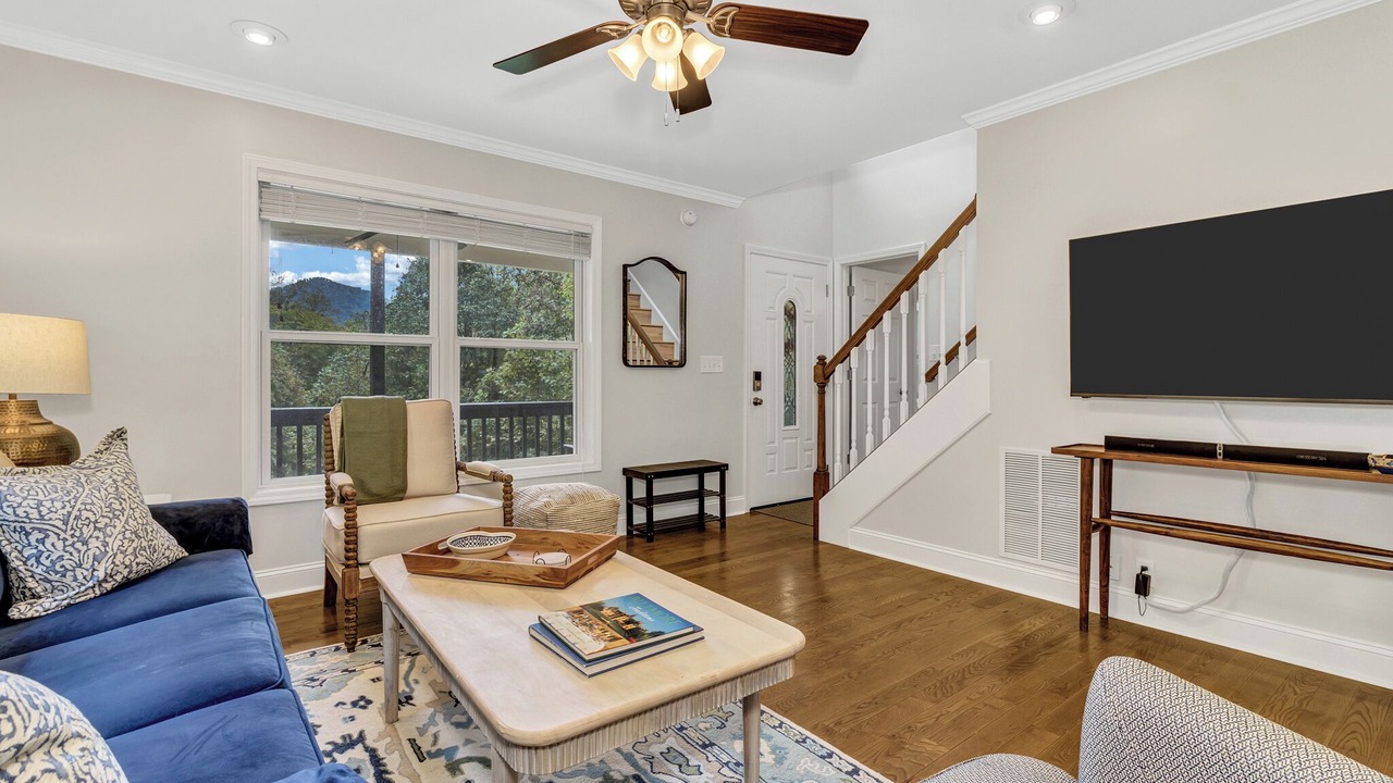 Photo of Bedroom in Barnardsville