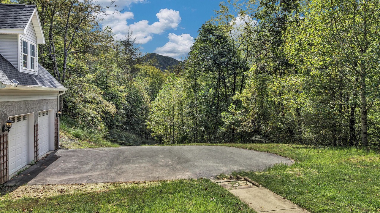 Photo of Outdoor in Barnardsville