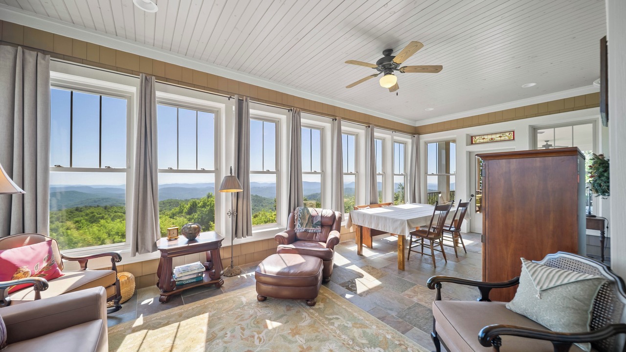 Photo of Livingroom in Apple Ridge