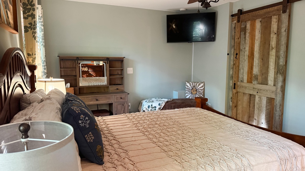 Photo of Bedroom in Lenoir