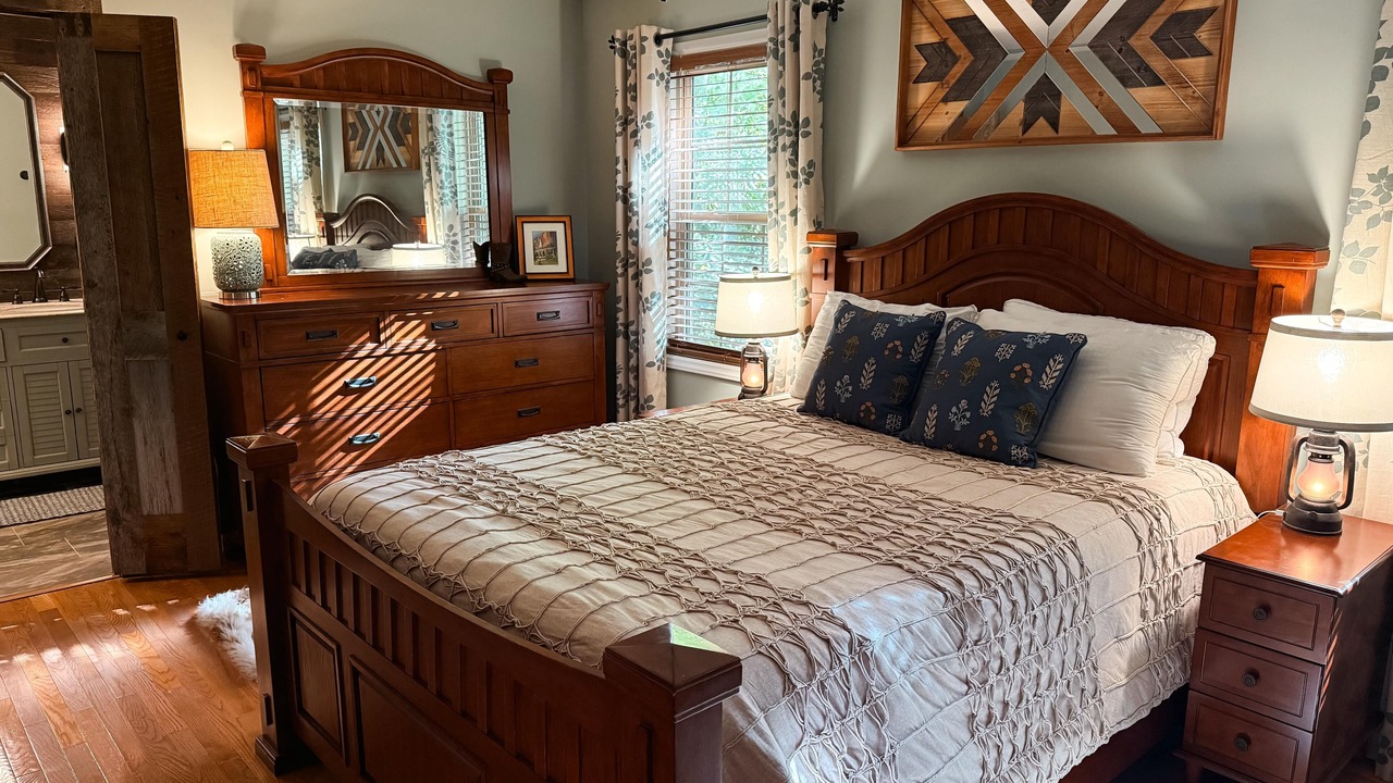 Photo of Bedroom in Lenoir