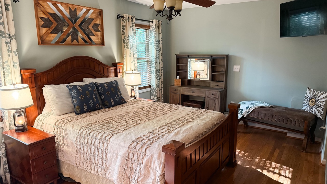 Photo of Bedroom in Lenoir