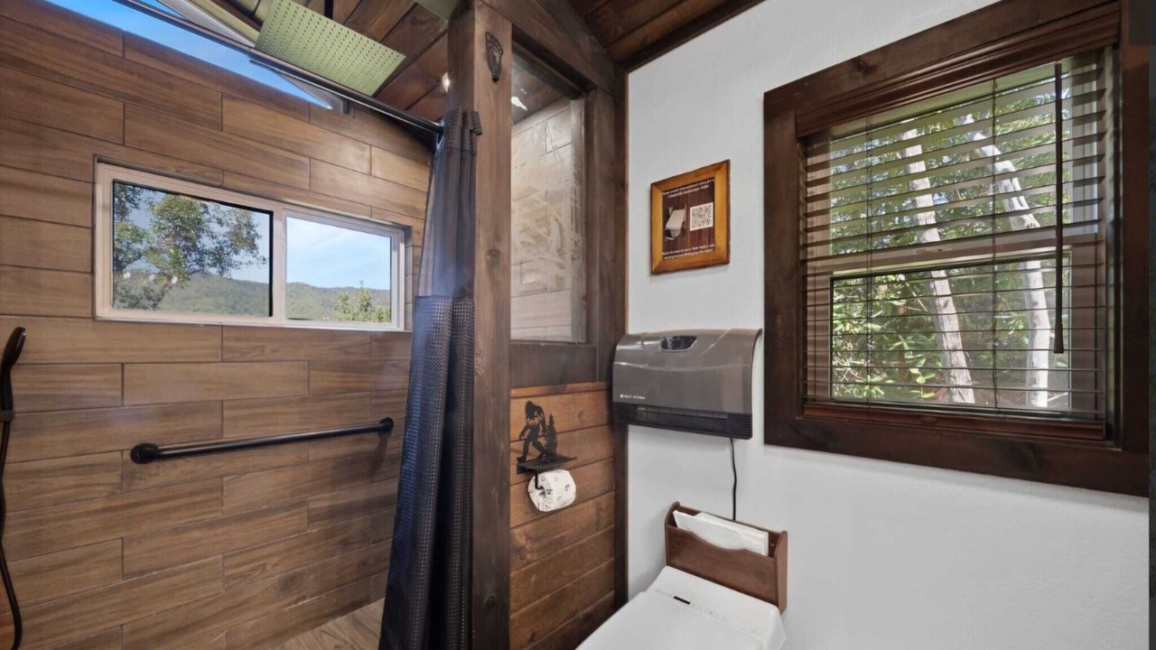Photo of Bathroom in Mountain City