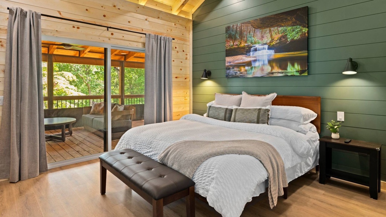 Photo of Bedroom in Frenchburg