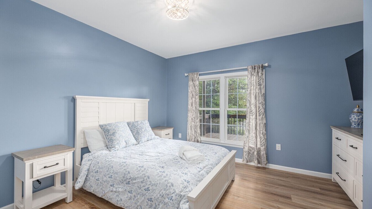 Photo of Bedroom in Swannanoa