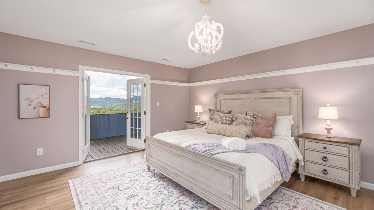 Photo of Bedroom in Swannanoa