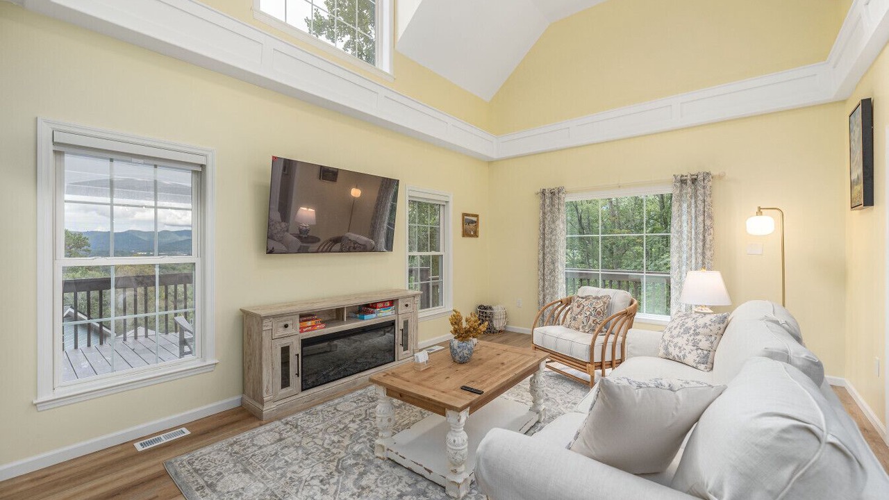Photo of Livingroom in Swannanoa