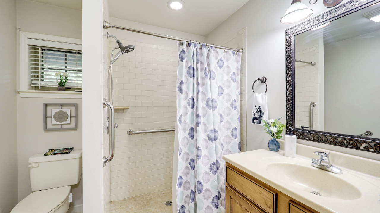 Photo of Bathroom in Newland