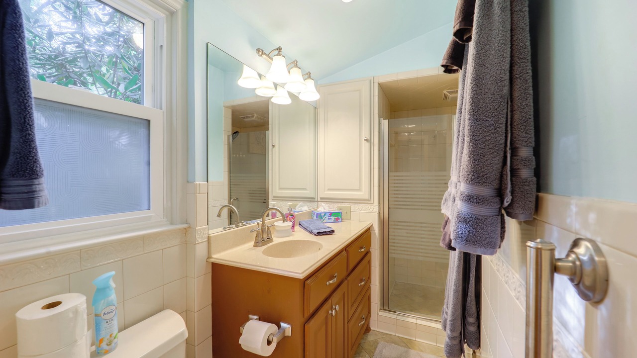 Photo of Bathroom in Newland