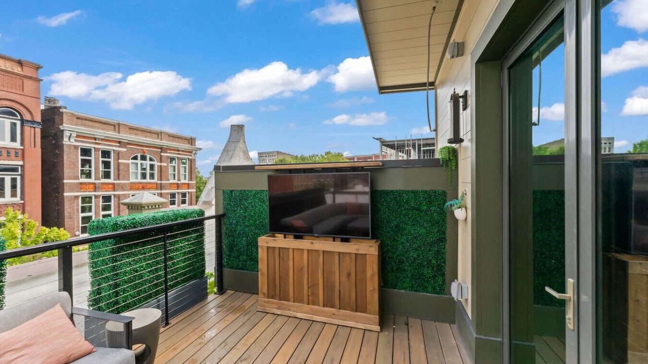 Photo of Patio Balcony in Old City