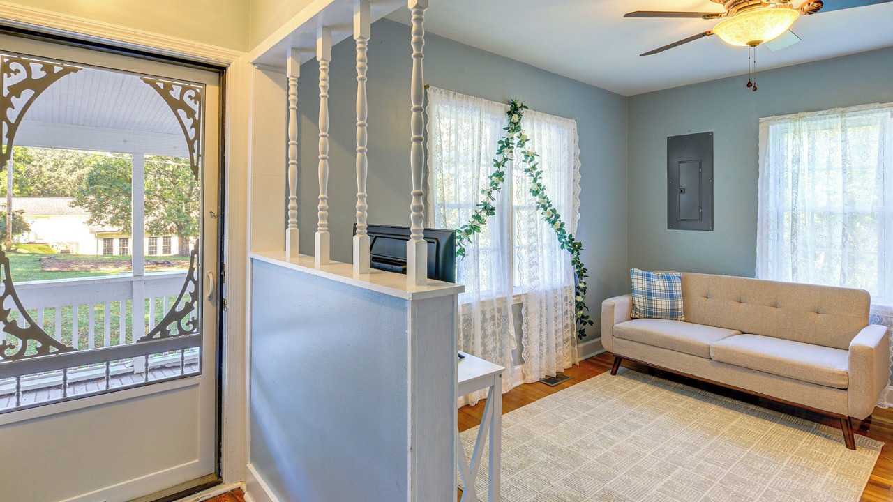 Photo of Livingroom in Jonesborough
