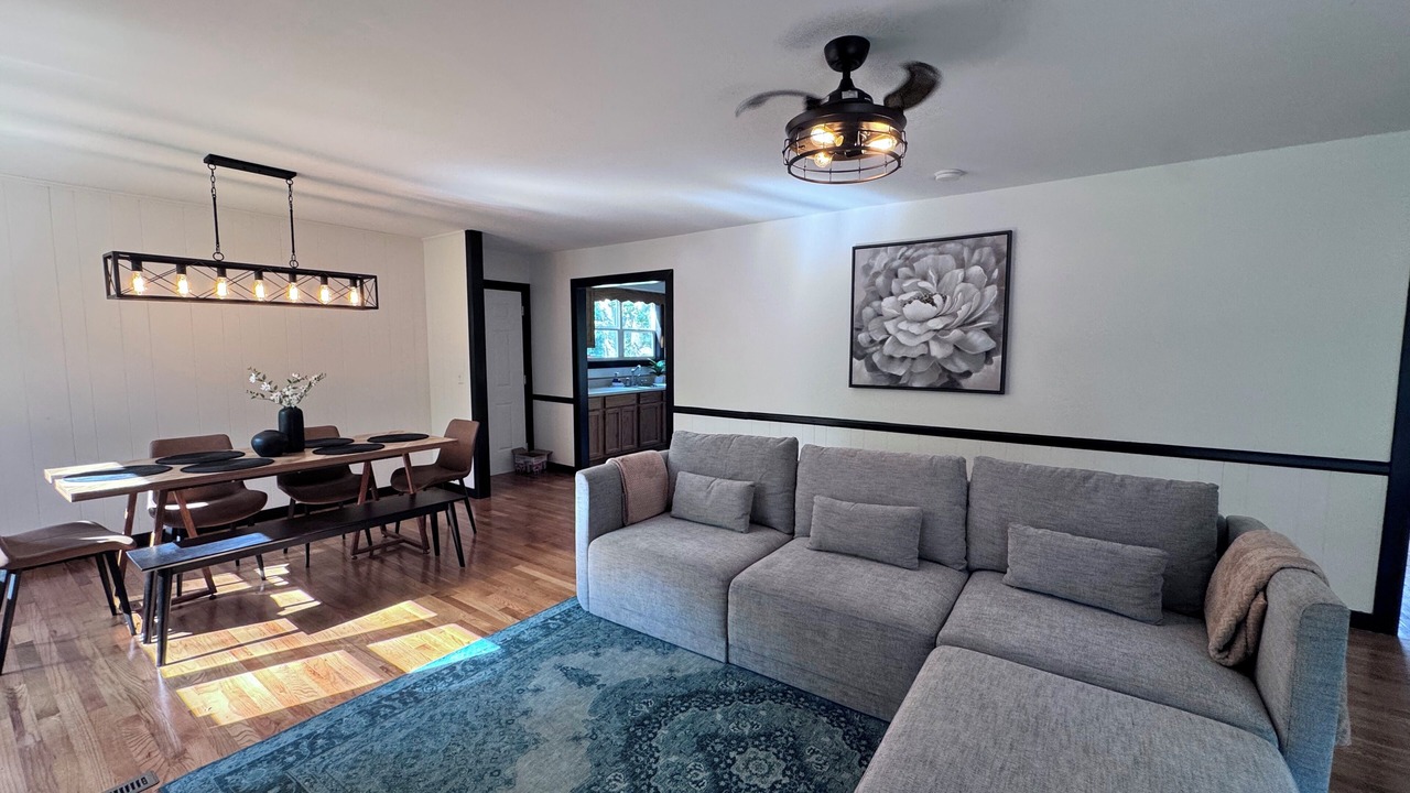 Photo of Livingroom in Travelers Rest