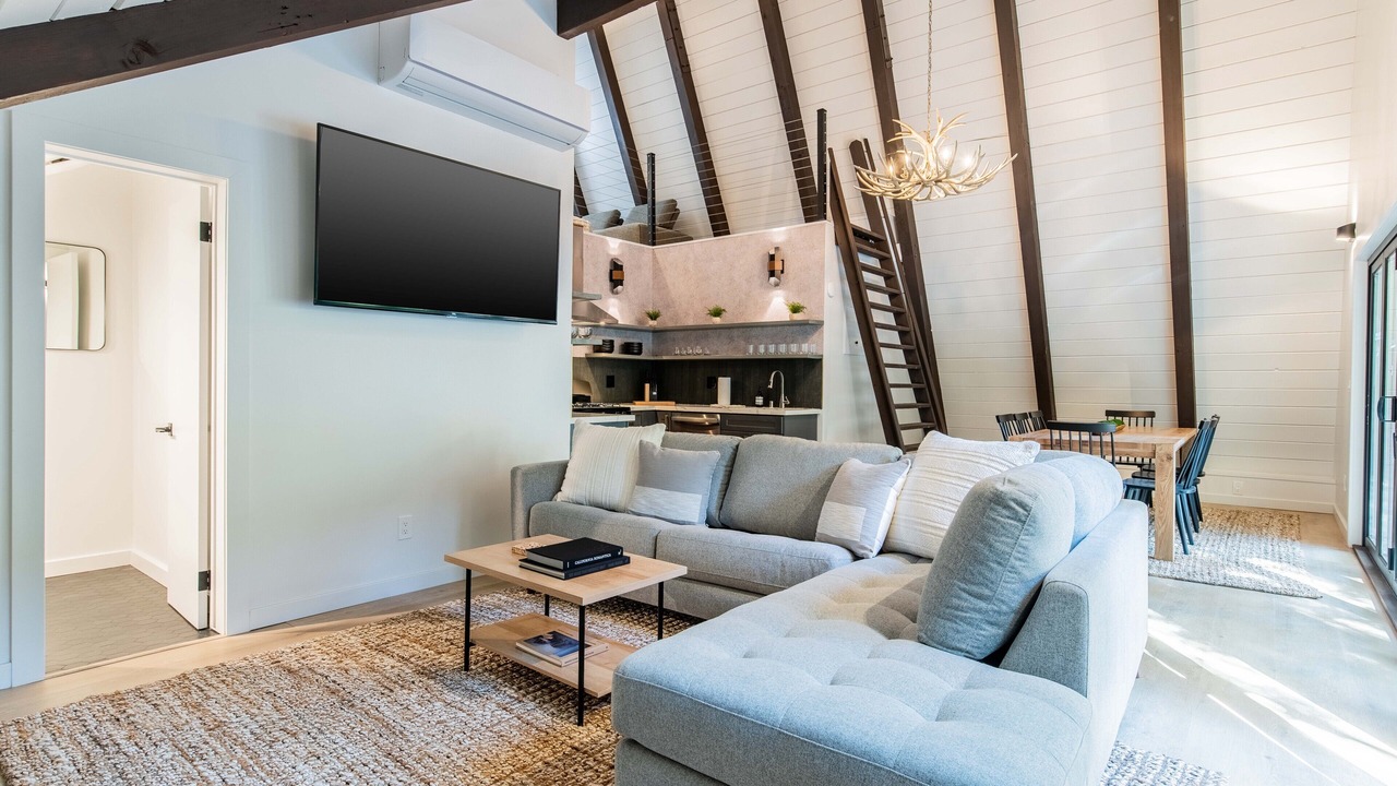 Photo of Livingroom in Lake Arrowhead