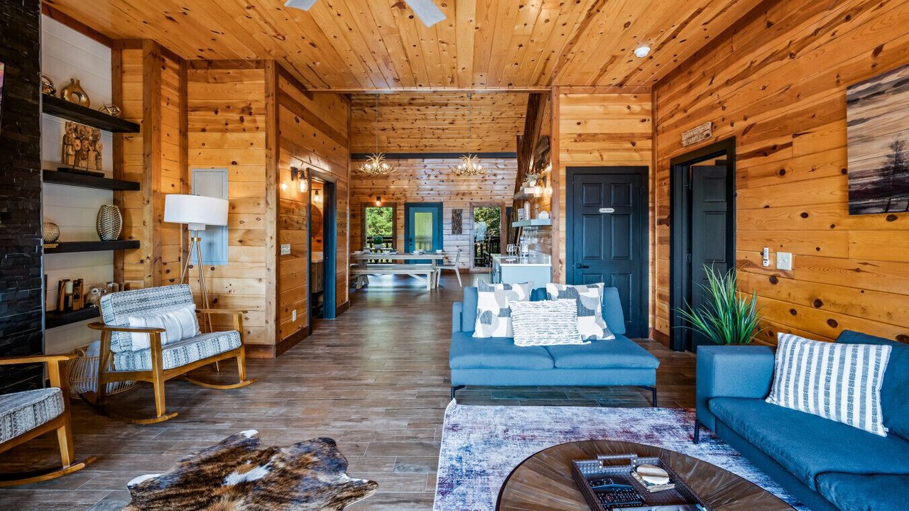 Photo of Livingroom in Pittman Center