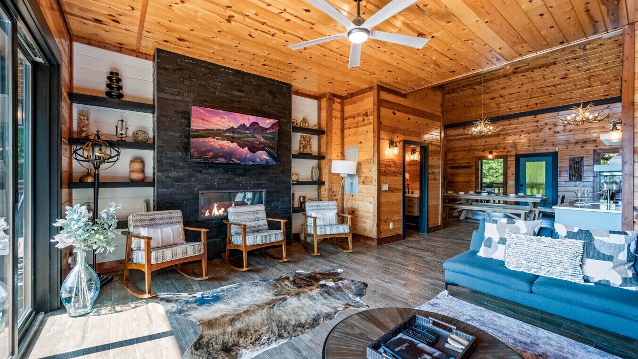 Photo of Livingroom in Pittman Center