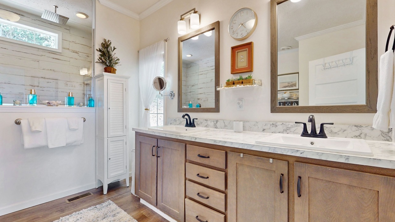 Photo of Bathroom in Newland